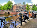 Амстердамский канал с велосипедами