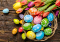 Пасхальные яйца и тюльпаны