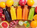 Свежие фрукты и соки