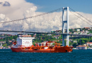 Грузовое судно на Босфоре, Стамбул, Турция
