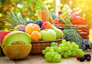 Корзинки с фруктами и овощами
