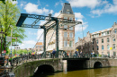 Разводной мост в Амстердаме, Нидерланды