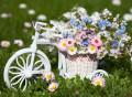 Велосипед с весенними цветами