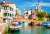 Канал и старые дома в Венеции