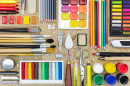 Краски, цветные карандаши, пастельные карандаши и инструменты