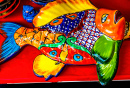Разноцветные керамические рыбки в Мексике