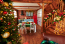 Деревянный дом, украшенный Рождеством