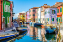 Разноцветные дома на острове Бурано, Италия