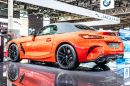 Оранжевый BMW Z4 Cabriolet в Париже