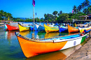 Рыбацкие лодки на берегу реки, Гоа, Индия