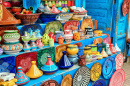 Разноцветная керамика в марокканском магазине
