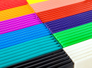 Разноцветные пластилиновые блоки крупным планом