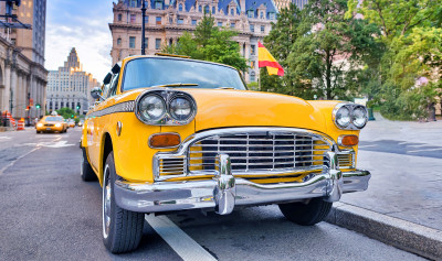 Винтажный Yellow Cab в Нью-Йорке, США